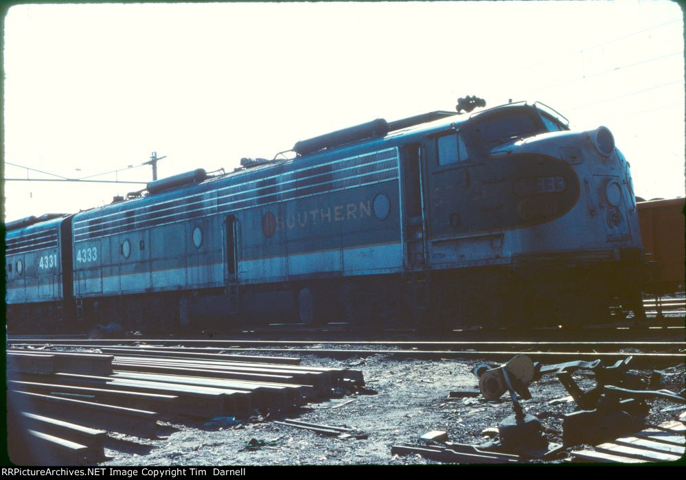 NJT 4333, 4331 in SR paint